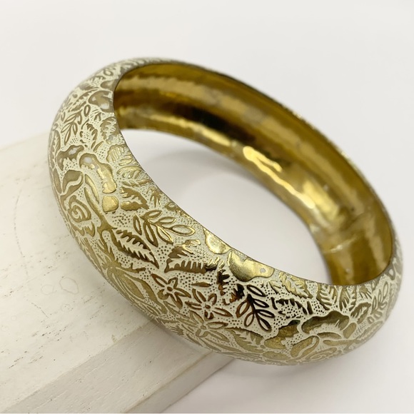 Gold tone white enamel rose botanical embossed chunky bangle bracelet - Picture 3 of 10